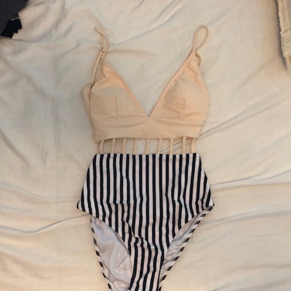 CUPSHE one piece bathing suit never worn!